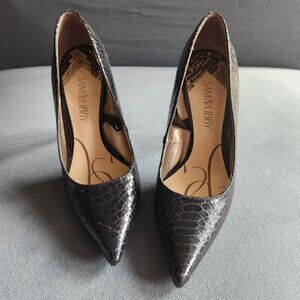 Vintage Sam & Libby "Dominique" Black Snakeskin Stiletto Pumps. Size 7.